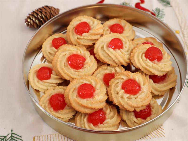 Almond Cookies with Cherries