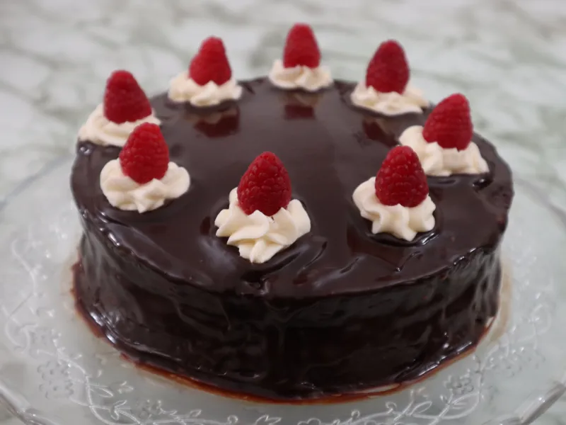 GF Chocolate cake with raspberries