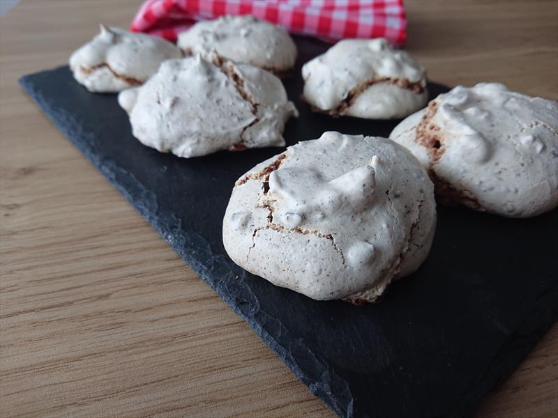 Meringue Cookies with "Þristur" 