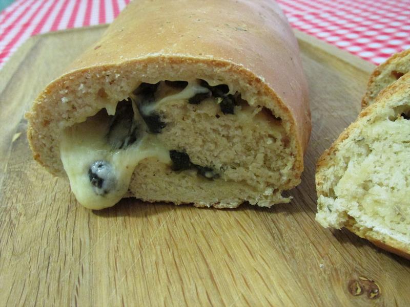 Olive- and Cheese Stromboli