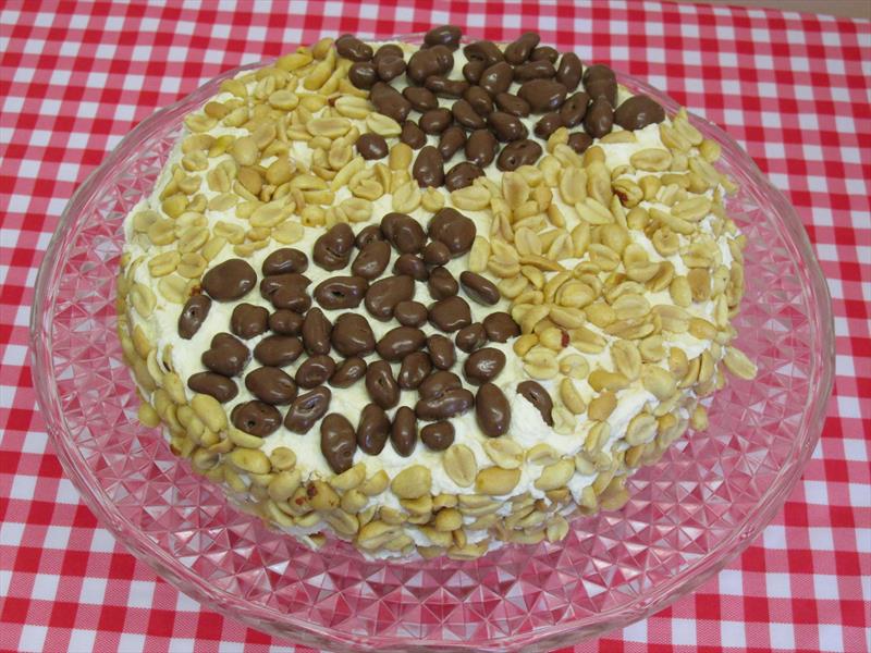 Peanut and Raisin Cake