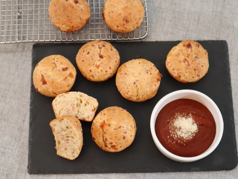 Pizza muffins