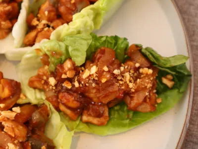 Satay lettuce wraps
