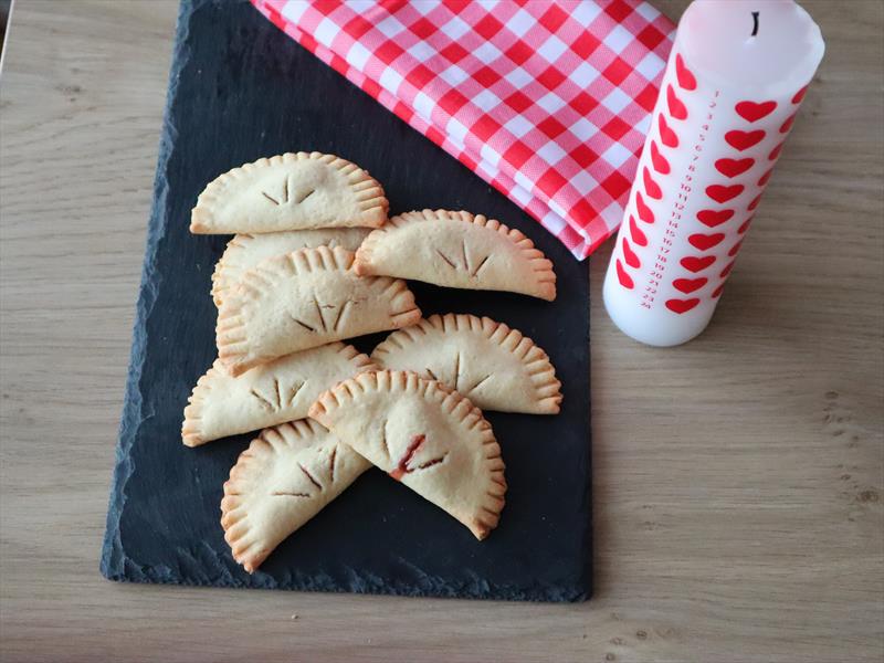 Strawberry filled Cookies